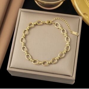 Elegant Gold Chain Bracelet